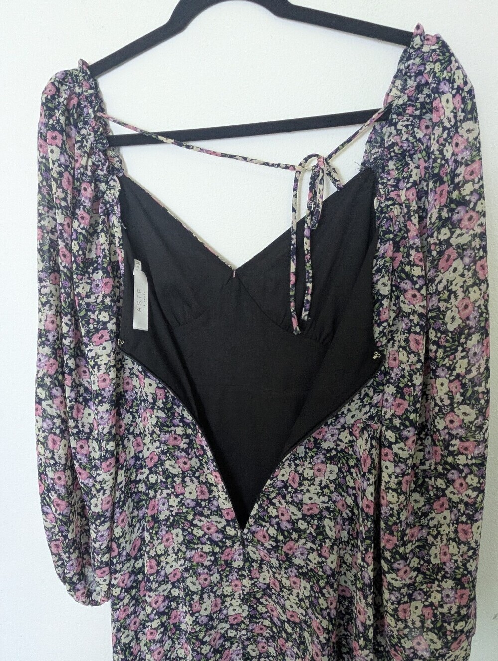 ASTR The Label Dress Women's Small Black Floral Puff Sleeve Fit And Flare EUC - Picture 7 of 13